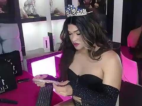 Snapshot of Sophia_hott01 chatting on 10-10-25, 12:04 Sophia hott01 online show from 10-10-25, 12:04