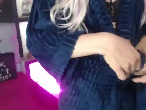 Snapshot of Sophia_hott01 chatting on 10-23-25, 12:21 Sophia hott01 online show from 10-23-25, 12:21