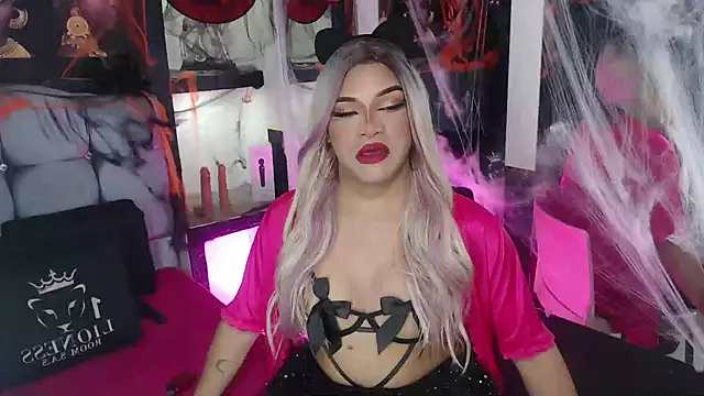 Snapshot of Sophia_hott01 chatting on 10-28-25, 12:58 Sophia hott01 online show from 10-28-25, 12:58