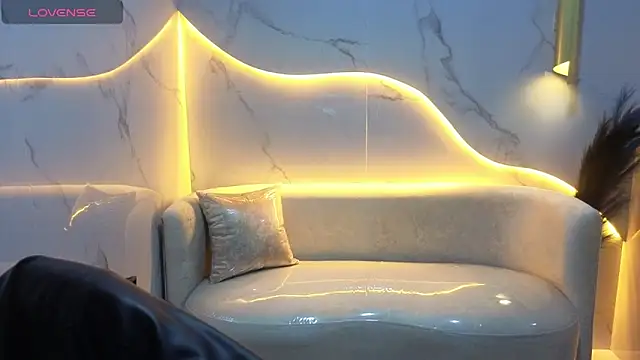 Skyler Gracee Tx online show from 10-31-25, 01:12