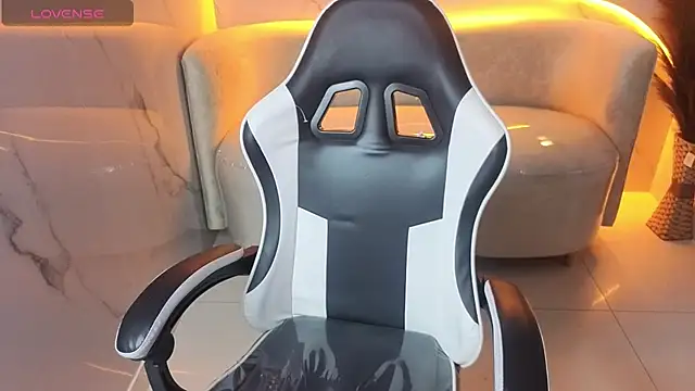 Skyler Gracee Tx online show from 11-09-25, 12:25