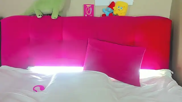 Angel Leeks online show from 11-11-25, 04:12