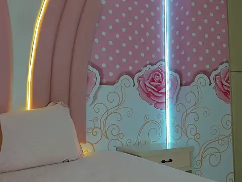 Snapshot of SofiaaBigBoobs chatting on 11-18-25, 12:20 SofiaaBigBoobs online show from 11-18-25, 12:20