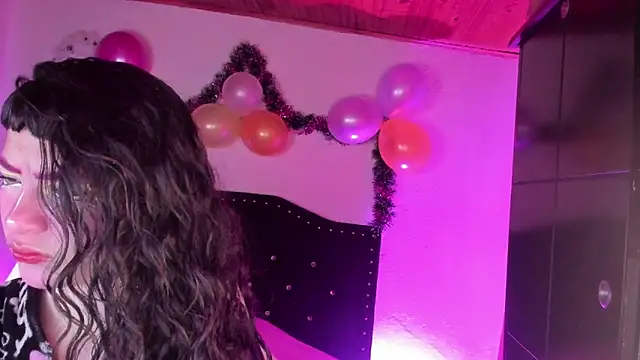 kitty  chs online show from 12-20-25, 11:39