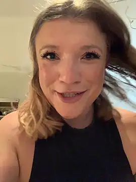 Snapshot of Seturselfonfire chatting on 10-11-25, 03:06 Seturselfonfire online show from 10-11-25, 03:06