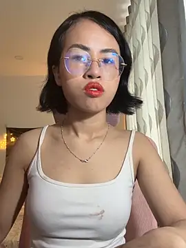 Snapshot of EllieYoon chatting on 12-19-25, 06:53 EllieYoon online show from 12-19-25, 06:53