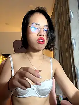 Snapshot of EllieYoon chatting on 12-20-25, 04:03 EllieYoon online show from 12-20-25, 04:03