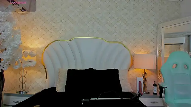 NaiaWhisper online show from 02-13-26, 05:47