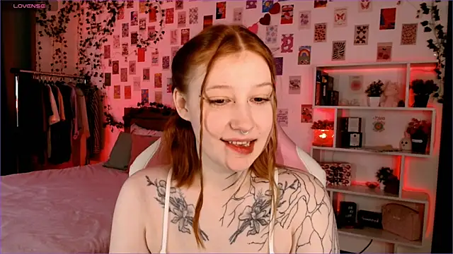 Snapshot of Ayla_Hicks chatting on 10-01-25, 03:12 Ayla Hicks online show from 10-01-25, 03:12