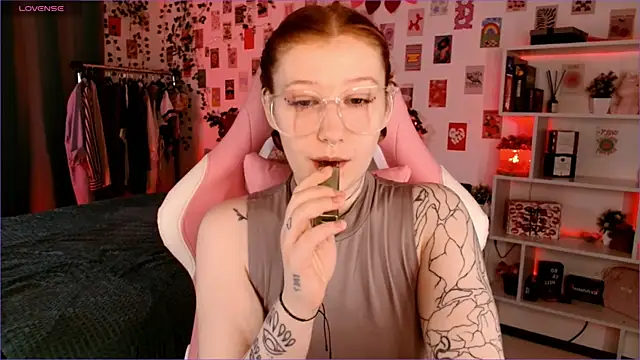 Snapshot of Ayla_Hicks chatting on 10-12-25, 03:05 Ayla Hicks online show from 10-12-25, 03:05