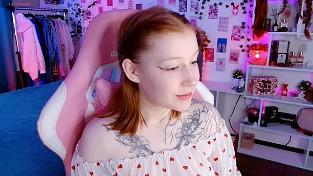 Ayla Hicks online show from 11-10-25, 03:27