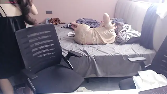 Snapshot of redrose520 chatting on 09-24-25, 08:28 redrose520 online show from 09-24-25, 08:28