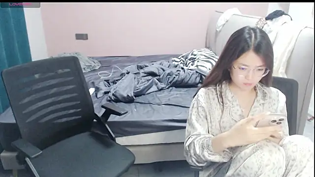 Snapshot of redrose520 chatting on 10-07-25, 12:02 redrose520 online show from 10-07-25, 12:02