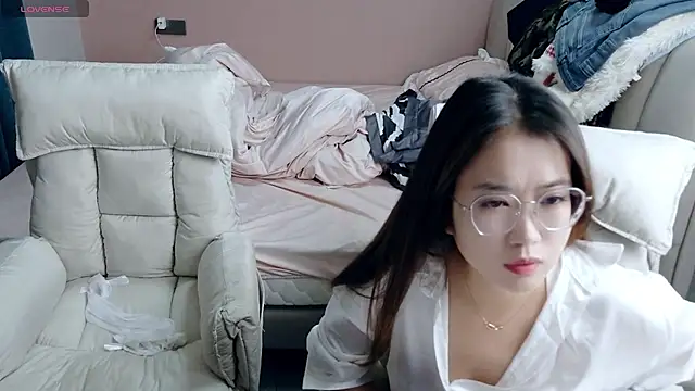 Snapshot of redrose520 chatting on 11-02-25, 11:34 redrose520 online show from 11-02-25, 11:34