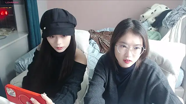 Snapshot of redrose520 chatting on 11-09-25, 12:47 redrose520 online show from 11-09-25, 12:47