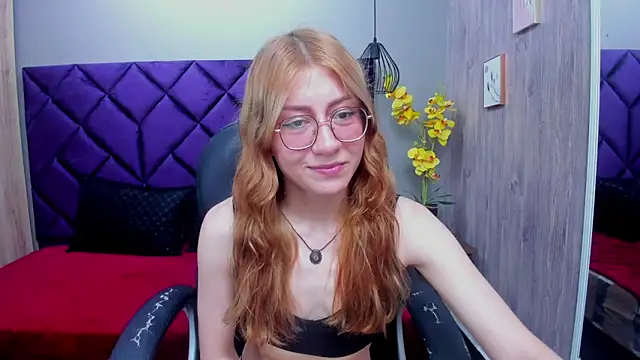 ChloeCampbell03 online show from 10-07-25, 12:57