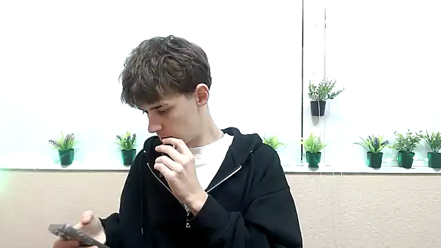 Hoot Dude  online show from 11-05-25, 02:17