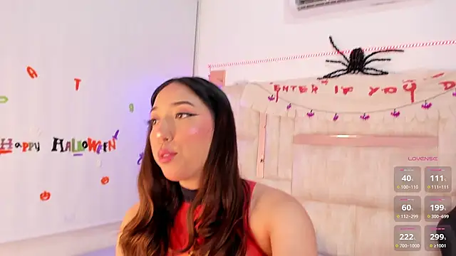 Snapshot of emily__walker chatting on 10-25-25, 03:47 emily walker online show from 10-25-25, 03:47