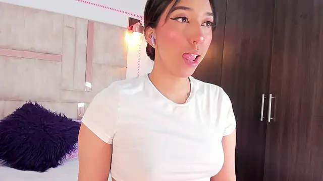 Snapshot of emily__walker chatting on 11-20-25, 12:38 emily walker online show from 11-20-25, 12:38