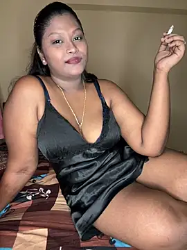 Snapshot of Shradha-999 chatting on 10-18-25, 11:38 Shradha-999 online show from 10-18-25, 11:38