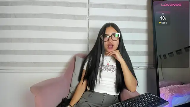 Snapshot of cherry_bunnyx chatting on 10-24-25, 03:47 cherry bunnyx online show from 10-24-25, 03:47