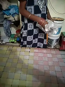 Snapshot of ARTIR1 chatting on 10-20-25, 09:10 ARTIR1 online show from 10-20-25, 09:10