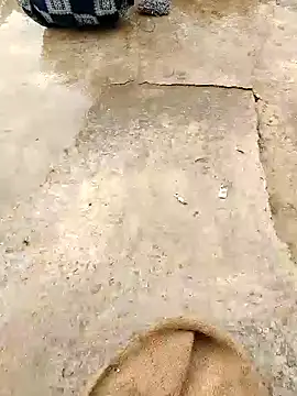 Snapshot of ARTIR1 chatting on 10-28-25, 04:27 ARTIR1 online show from 10-28-25, 04:27