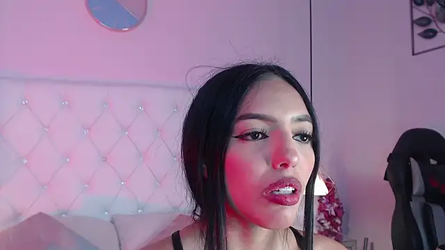 Snapshot of Liv20_ chatting on 02-05-26, 08:35 Liv20 online show from 02-05-26, 08:35