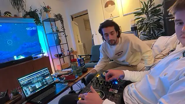 Passion-Frucht online show from 09-28-25, 03:23