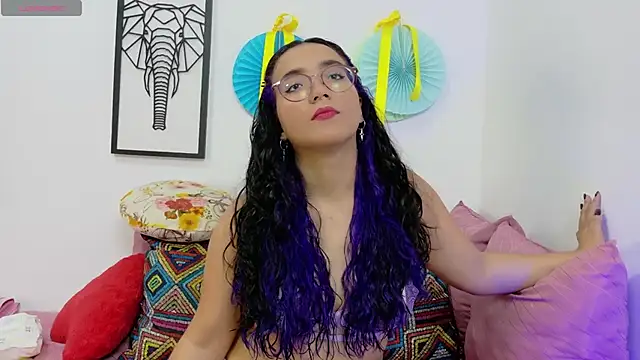 Snapshot of LucyDerby chatting on 10-03-25, 09:56 LucyDerby online show from 10-03-25, 09:56