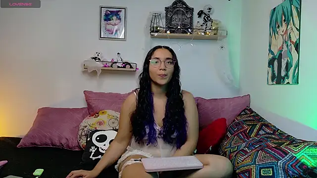 Snapshot of LucyDerby chatting on 10-24-25, 12:41 LucyDerby online show from 10-24-25, 12:41