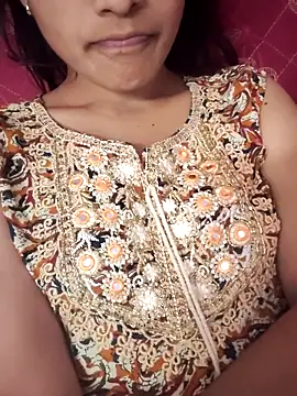 Snapshot of Queen-Bee143 chatting on 02-17-26, 04:42 Queen-Bee143 online show from 02-17-26, 04:42