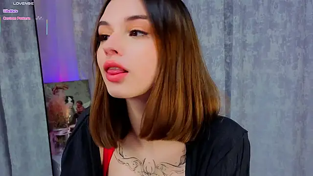 LunaraRada online show from 11-11-25, 03:23