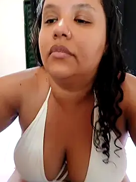 Snapshot of EggedGrowth chatting on 10-17-25, 01:35 EggedGrowth online show from 10-17-25, 01:35