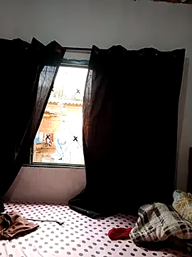 Snapshot of EggedGrowth chatting on 10-27-25, 06:23 EggedGrowth online show from 10-27-25, 06:23