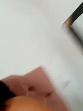 Snapshot of EggedGrowth chatting on 10-31-25, 01:01 EggedGrowth online show from 10-31-25, 01:01