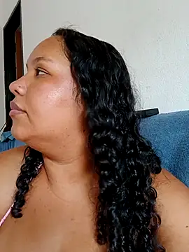 Snapshot of EggedGrowth chatting on 11-17-25, 02:23 EggedGrowth online show from 11-17-25, 02:23