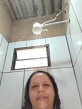 Snapshot of EggedGrowth chatting on 11-30-25, 12:20 EggedGrowth online show from 11-30-25, 12:20