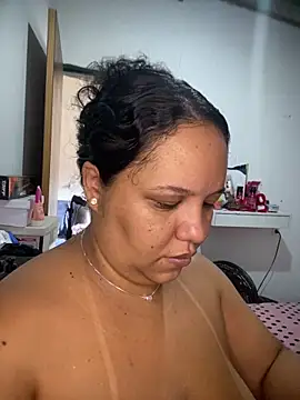 Snapshot of EggedGrowth chatting on 12-14-25, 01:38 EggedGrowth online show from 12-14-25, 01:38