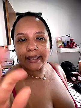 Snapshot of EggedGrowth chatting on 12-15-25, 04:33 EggedGrowth online show from 12-15-25, 04:33