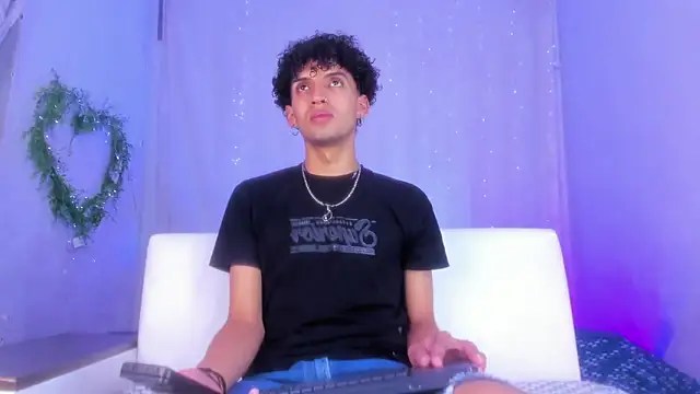 Snapshot of josesweet_ chatting on 10-02-25, 07:32 josesweet  online show from 10-02-25, 07:32