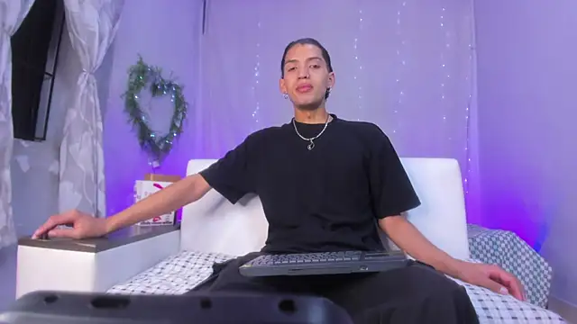 Snapshot of josesweet_ chatting on 10-07-25, 06:27 josesweet  online show from 10-07-25, 06:27