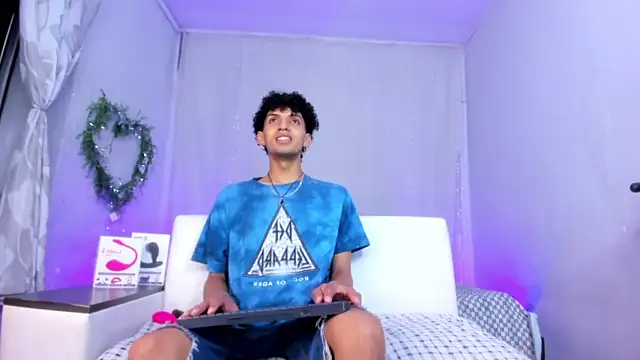 Snapshot of josesweet_ chatting on 10-08-25, 06:49 josesweet  online show from 10-08-25, 06:49