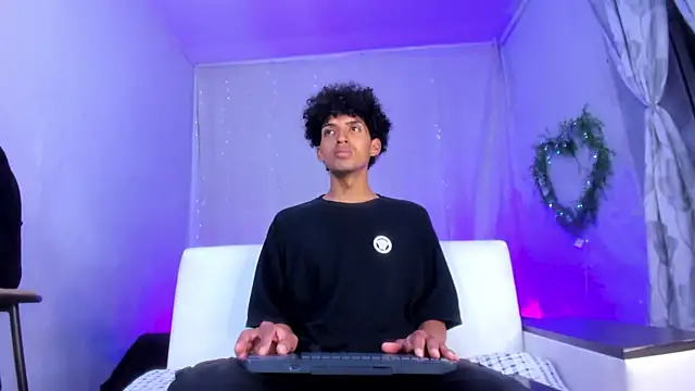 Snapshot of josesweet_ chatting on 10-29-25, 04:31 josesweet  online show from 10-29-25, 04:31