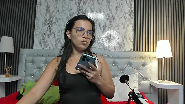 Snapshot of MaraBlake_ chatting on 12-17-25, 02:06 MaraBlake online show from 12-17-25, 02:06