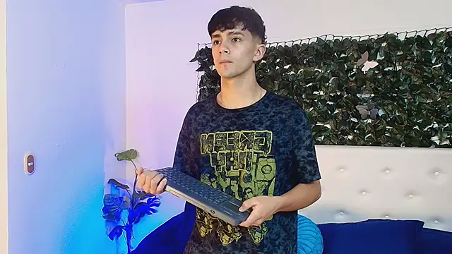 Axel Draven online show from 10-21-25, 10:49