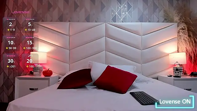 Charlotte hall  online show from 10-31-25, 04:02