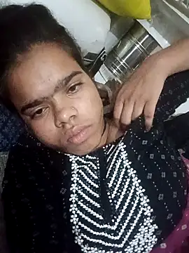 Snapshot of Ok_pooja chatting on 10-02-25, 12:28 Ok pooja online show from 10-02-25, 12:28