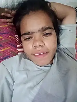 Snapshot of Ok_pooja chatting on 10-12-25, 12:31 Ok pooja online show from 10-12-25, 12:31