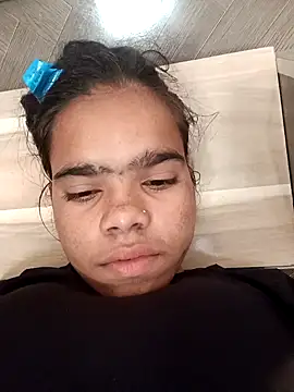 Snapshot of Ok_pooja chatting on 10-17-25, 08:39 Ok pooja online show from 10-17-25, 08:39